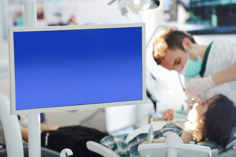young-teenage-girl-at-modern-dentists-office-with-large-screen-for-copy-space_Stg7ihCNs_PMNW.jpg